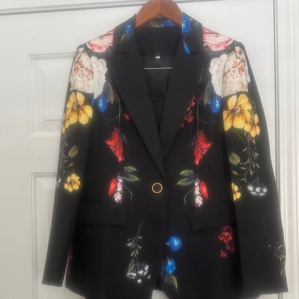 Floral Black Women's Blazer and pants
